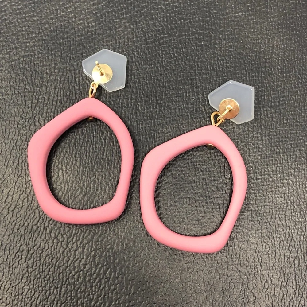 Boutique Geometric Boho Pink Dangle Earrings - Picture 4 of 4